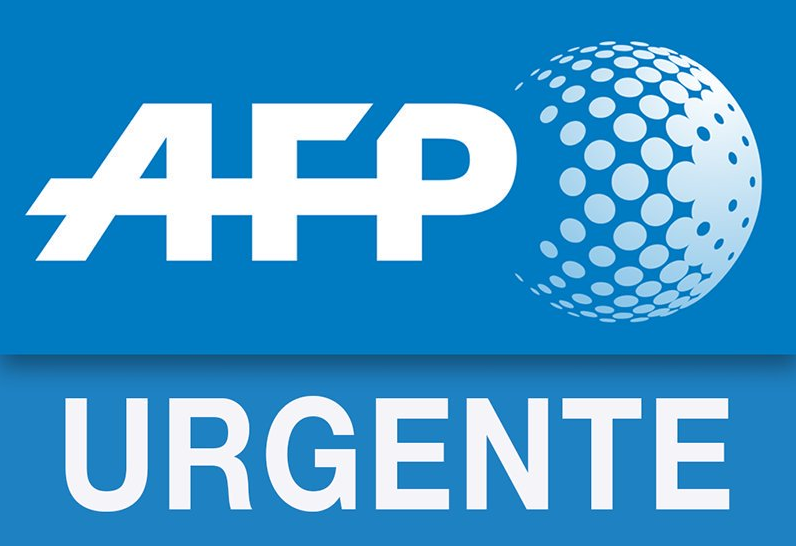 AFPespanol's tweet photo. #ÚLTIMAHORA 60 uniformados venezolanos han desertado y cruzado a Colombia (autoridad migratoria) #AFP https://t.co/T28jplTxbX