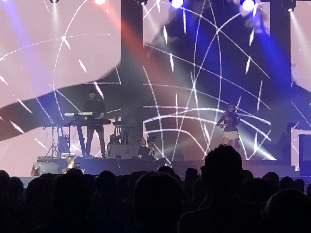 Nowpreneur's tweet image. Loved every minute of the @LindseyStirling concert at #funnelhackinglive !!