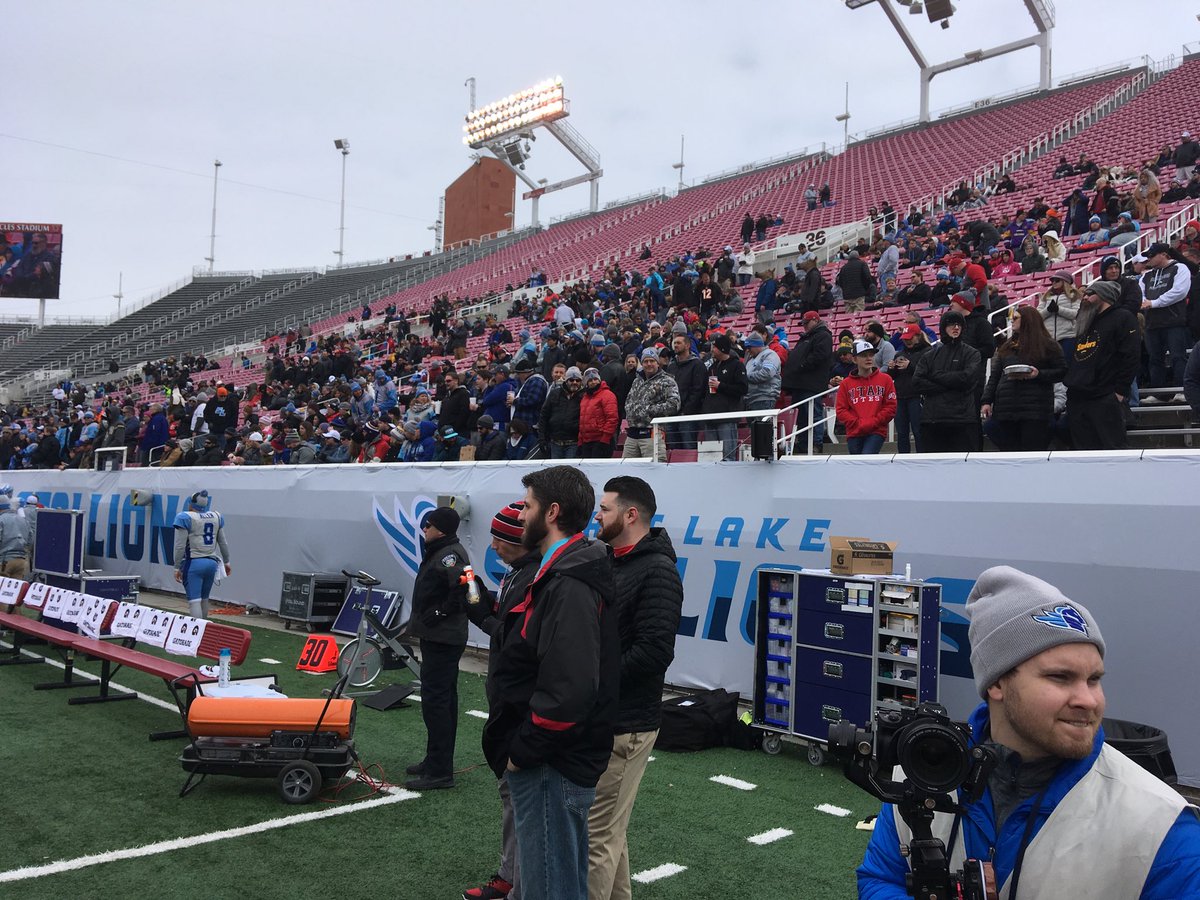 These folks will tell you it’s 75 degrees outside. #footballinfebruary <a href="/fox13/">FOX 13 News Utah</a> ⁦<a href="/aafstallions/">Salt Lake Stallions</a>⁩