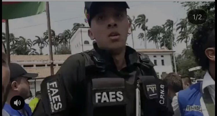 #23Feb 4:00pm #Caracas Familiares del agente del #FAES William Leonardo Cancino González, y su madre Elvis Gonzalez, denuncian que esta siendo allanada su vivienda en el barrio José Félix Ribas,  zona 2 parte alta.