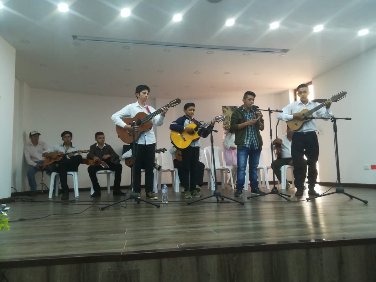 SeCulturaBoyaca's tweet photo. Con la presentación de los ensambles de cuerdas típicas, finaliza la muestra artística de los procesos culturales de Santa Sofia. #Creemos en el #TalentoBoyacense https://t.co/uBO1vKFkO0