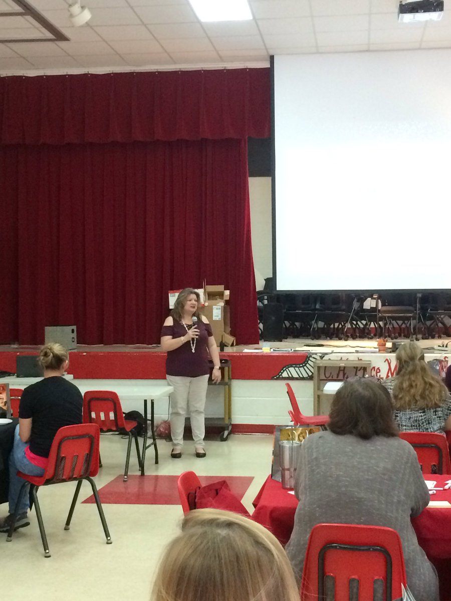 sgaboriau's tweet photo. Thank you Tonya Whitehurst for Welcoming everyone to @EdcampPutnam #pcsdedtech #proudtobepcsd https://t.co/D1FFYhi11u