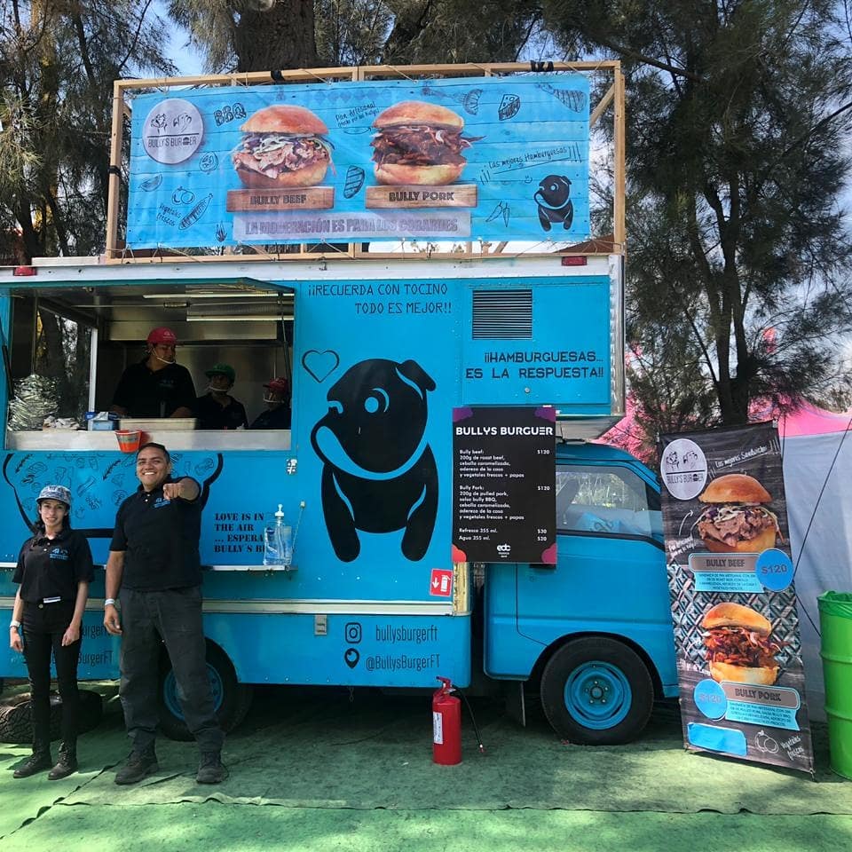 BullysBurgerFT's tweet photo. Ya estamos más que listos para entrarle a la #purasabrotsura!!!

Cáiganle al  #EDCMéxico a #sabrotsear con los Bullys Burger FOOD TRUCK!!! https://t.co/EFRAI51P6q