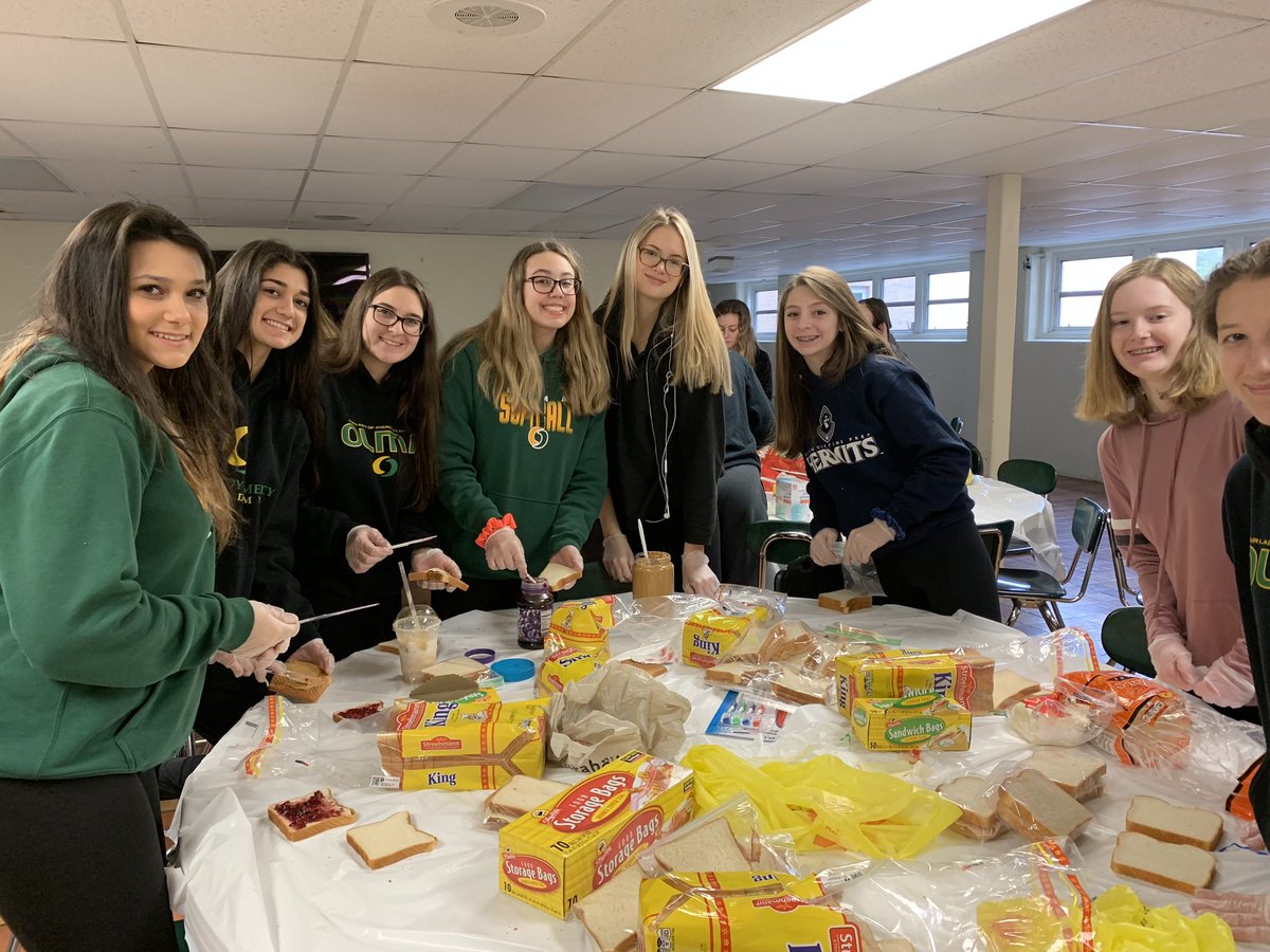 OLMA_NJ's tweet photo. 30 #CompassionQuest students from @OLMA_NJ spent the morning preparing for a trip to Philly where they are now handing out food and supplies to the hungry and homeless. So proud of these girls and the example they are setting for all youth about the importance of #OLMACARES https://t.co/4rYJctObfH