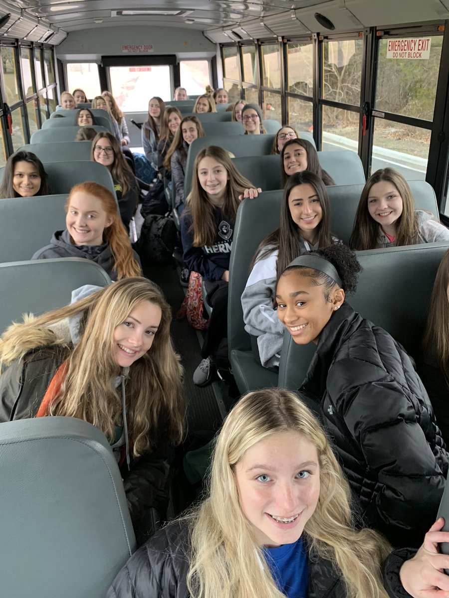 OLMA_NJ's tweet photo. 30 #CompassionQuest students from @OLMA_NJ spent the morning preparing for a trip to Philly where they are now handing out food and supplies to the hungry and homeless. So proud of these girls and the example they are setting for all youth about the importance of #OLMACARES https://t.co/4rYJctObfH