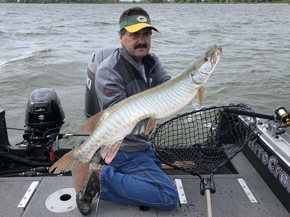 GBMusky's tweet photo. Bruce continues his good luck streak on Green Bay! #MojoMuskyTrolling Rod #StCroixRods #BestRodsOnEarth #GB_Esox #FullyInvolvedMuskyAdventures   #stcroixrods #bestrodsonearth https://t.co/I77D6mfioC