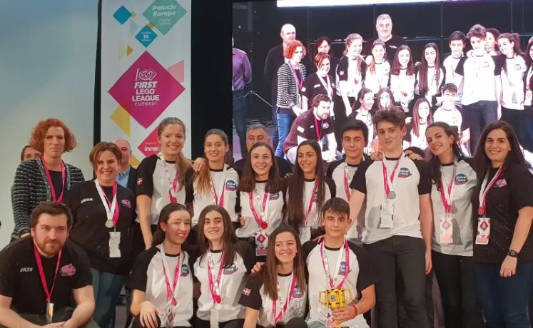 Begonazpiikas's tweet photo. La First Lego League Euskadi fue una impresionante experiencia de #aprendizaje. Lo fuimos contando en directo paso a paso. La jornada completa, en tuits. 
#BegoñazpiEredua #ModeloBegoñapi
https://t.co/luoirZoGni https://t.co/nRqT18biB7