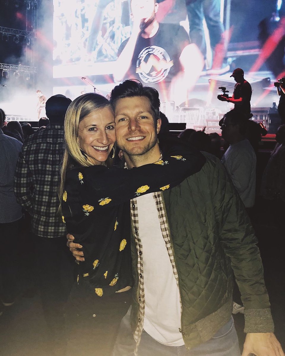Me and Mama got down with some Dierks last night. 💪 Killer show.
#burningmantour