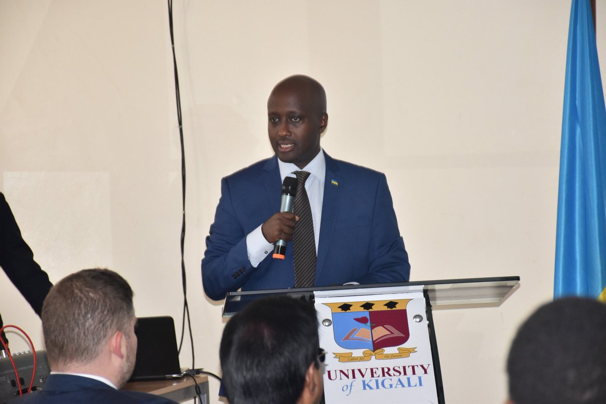 UnivOfKigali's tweet photo. Minister of State @onduhungirehe addressing students of @UnivOfKigali &amp; @MbararaUST, he talked about benefits &amp; opportunities in EAC, and the role of the youth in EAC integration. He also gave a historical background of EAC.
#weareuok 
#uok2019 https://t.co/k369YxwcRn