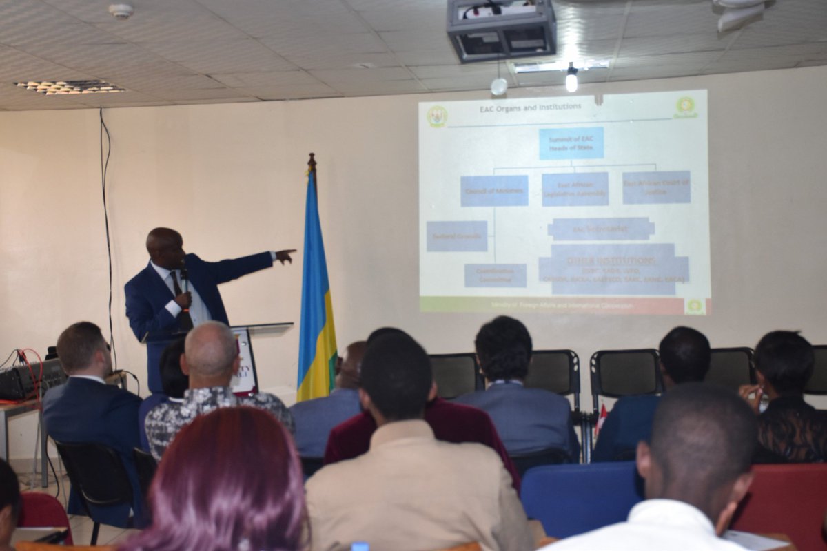 UnivOfKigali's tweet photo. Minister of State @onduhungirehe addressing students of @UnivOfKigali &amp; @MbararaUST, he talked about benefits &amp; opportunities in EAC, and the role of the youth in EAC integration. He also gave a historical background of EAC.
#weareuok 
#uok2019 https://t.co/k369YxwcRn