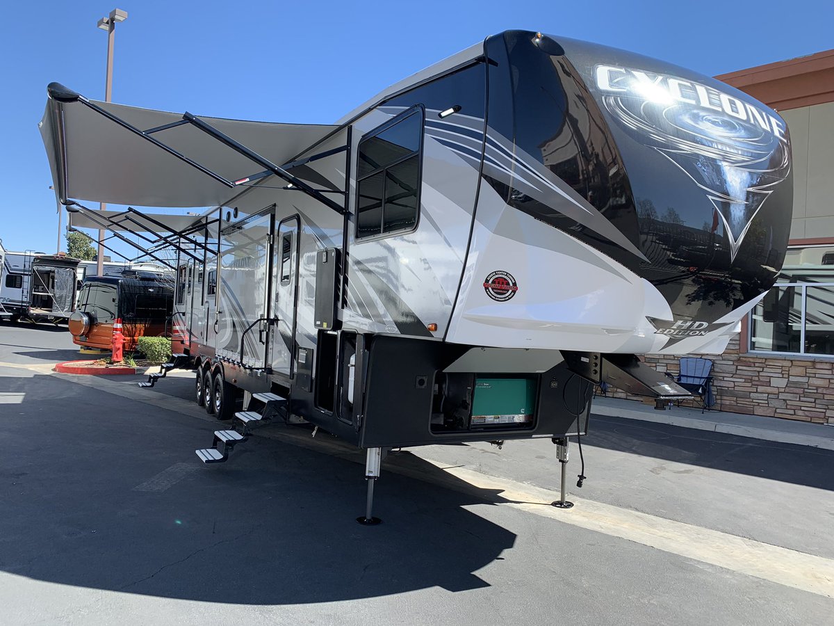 Giant RVMurrieta on Twitter "Getting the sidepatio Cyclone ready for