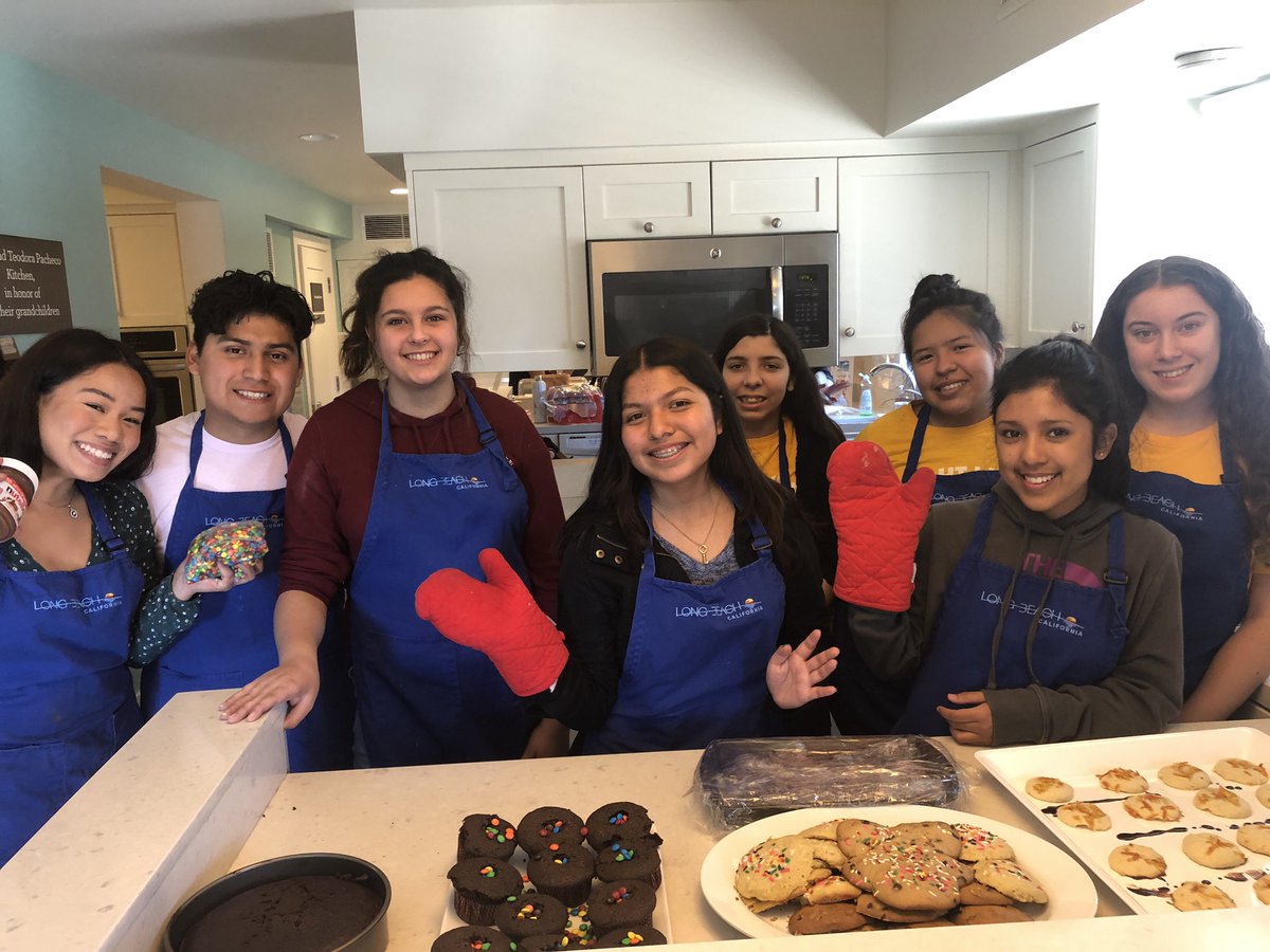 crsbradfield's tweet photo. How “sweet” it is to work with these group of students! @MillikanCCC volunteering at RMD House this morning. @RamHiASB https://t.co/ztUJxmifKU