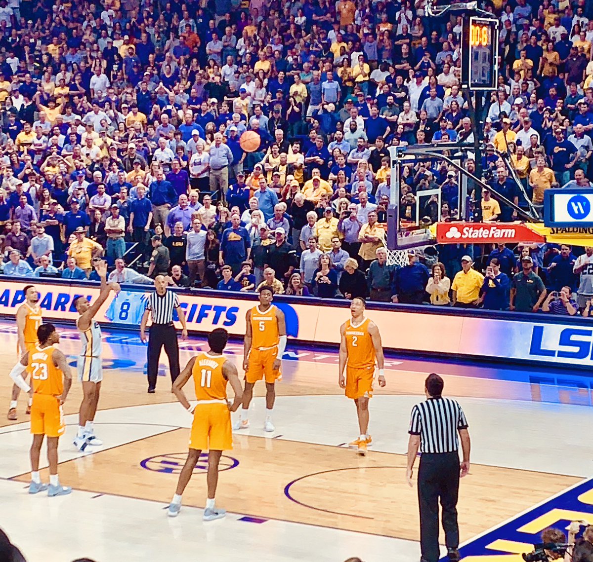 LSUGeeGee's tweet photo. This is the moment when @JavonteSmart
Protected Our House and
#BootedTheFuckUp
#GeauxTigers https://t.co/zxK3cw3UEq