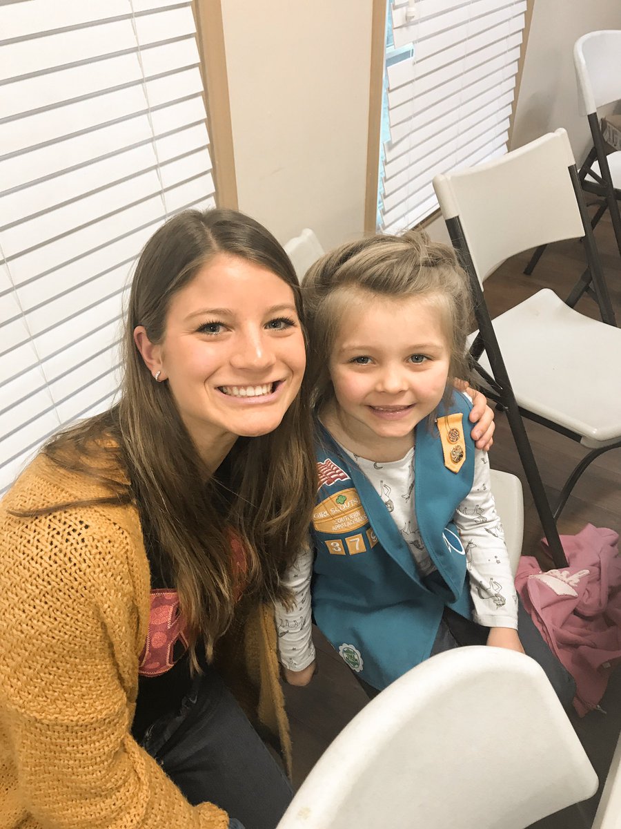 What a great way to spend Saturday!!!🤩 Hanging out with Girl Scouts + pizza = so much fun!!!🍕