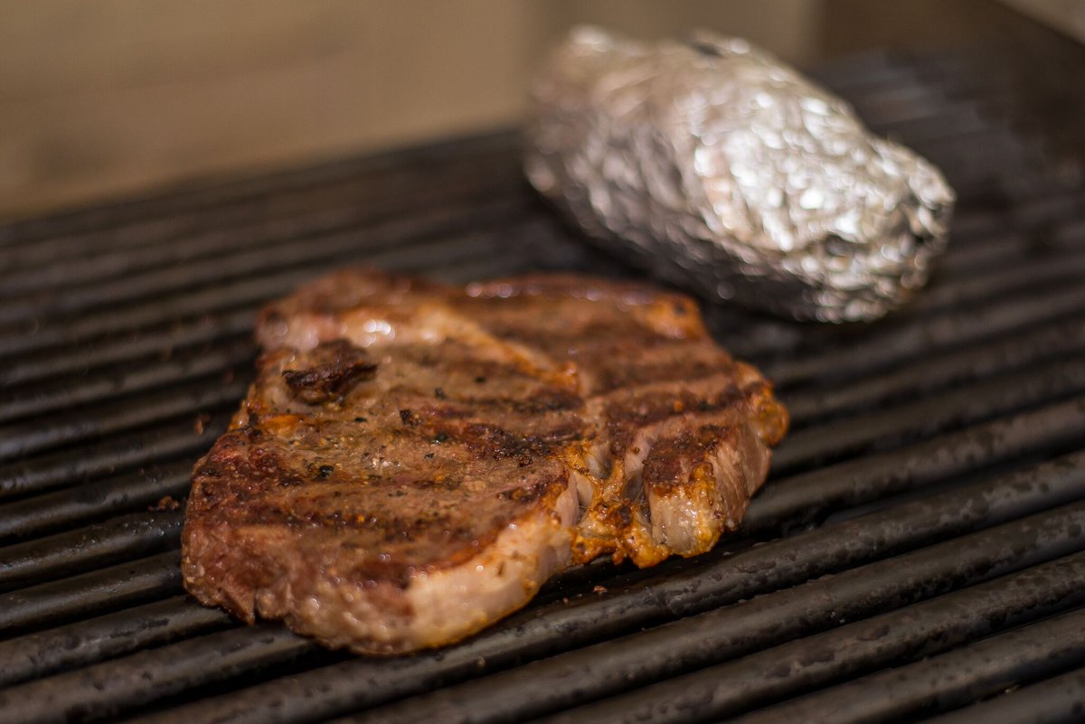SidecarNB's tweet photo. Whether it's date night, girls night, or just catching up with family, Steak Night is the best night to sit back and relax with a fork in hand. #sidecarnb #steaknight #nightout #nbeats https://t.co/37y4e7WxzS