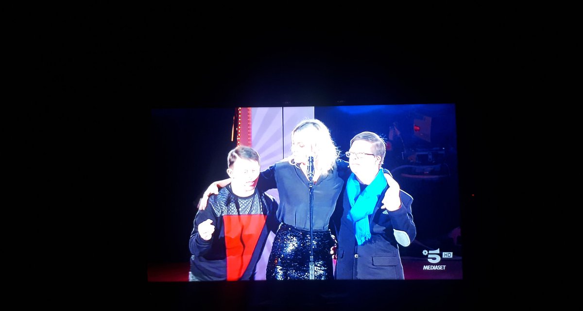 Caterin79's tweet photo. Quando qualche imbecille ti invita ad aprire le cosce, ma tu spalanchi le braccia e ricevi tanto amore! #CePostaPerTe https://t.co/cff7PxsihW