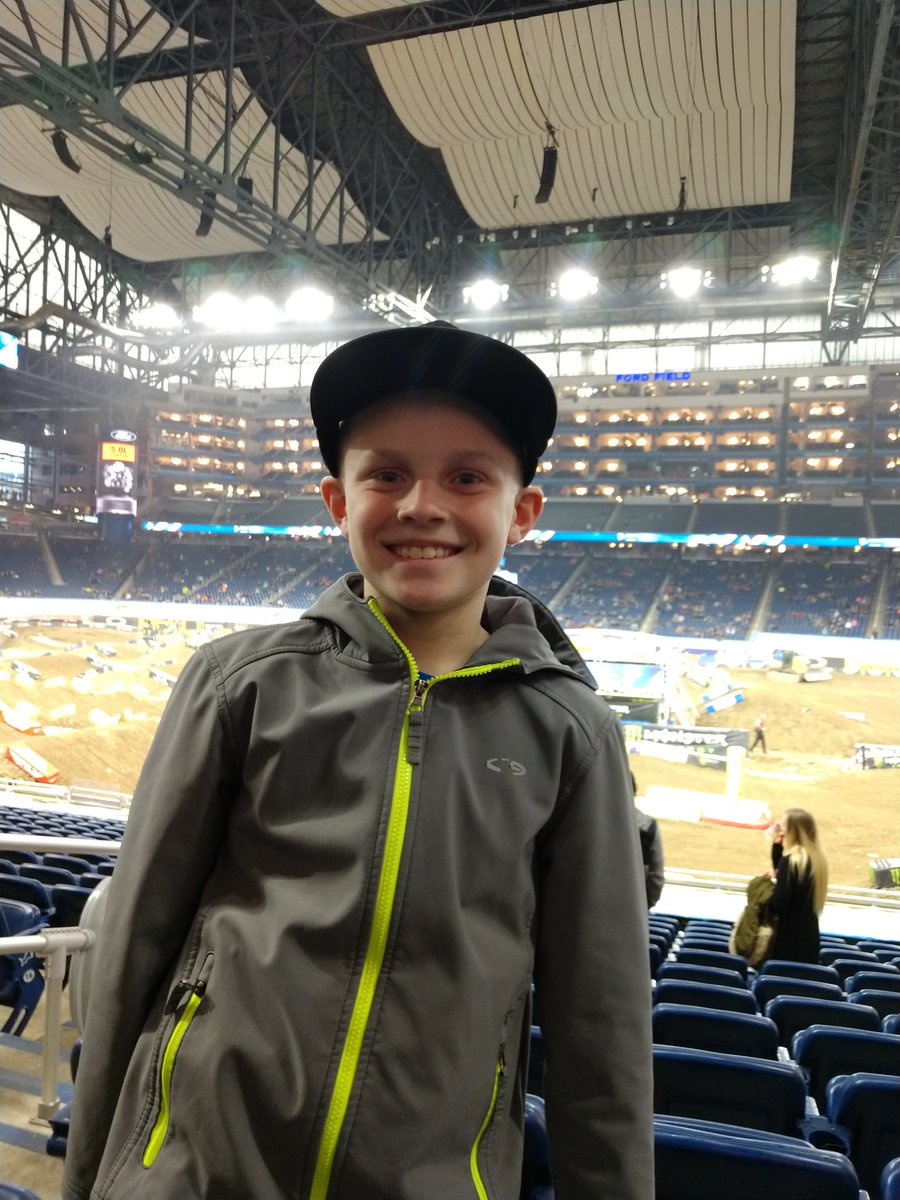 KristiBonstell's tweet photo. A boy and his dream #SupercrossLIVE https://t.co/NpYBBwLs55
