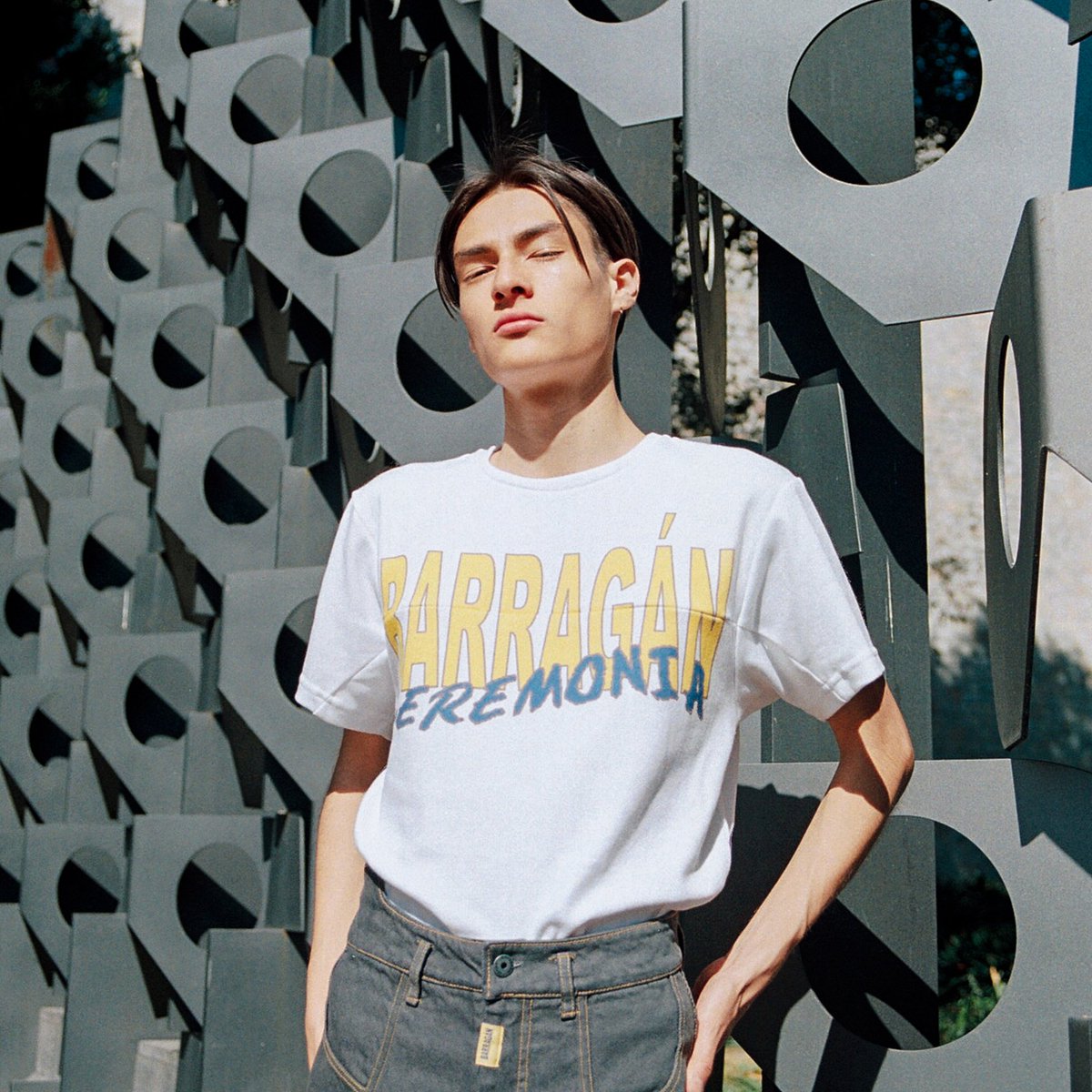 ¡Estamos muy felices de presentar #CEREMONIAxBARRAGÁN! 

La #CEREMONIAmerch de este año trae ediciones limitadas hechas junto a las marcas de moda más representativas. La colaboración No. 1 es junto a Barragán. Encuéntrala en nuestra tienda en línea 👉 ceremoniagnp.com/tienda