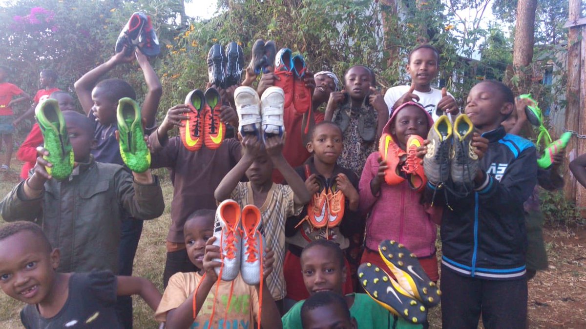 kit4kenya1's tweet photo. The first lot of boots have arrived and are being distributed to the Huruma Slum community ๐ฐ๐ช Thank you to all those who donated and continue to support us! #charity #kenyacharity #football #slumcommunity #kit4kenya https://t.co/imhETSNeus