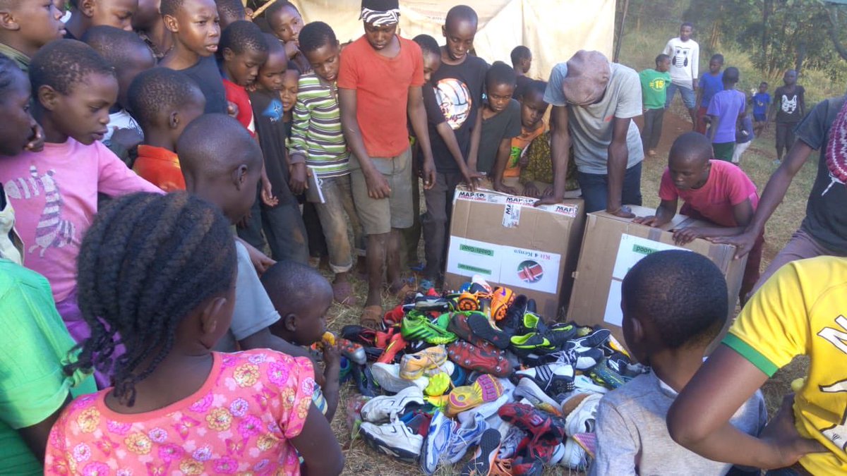 kit4kenya1's tweet photo. The first lot of boots have arrived and are being distributed to the Huruma Slum community ๐ฐ๐ช Thank you to all those who donated and continue to support us! #charity #kenyacharity #football #slumcommunity #kit4kenya https://t.co/imhETSNeus