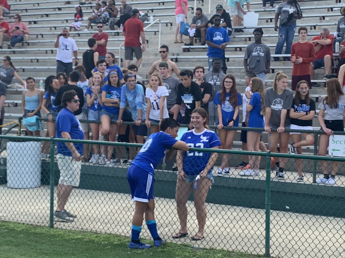 NewMePBRB's tweet photo. Your true coLors come up in times of difficuLty &amp; chaLLenge.  This famiLy of FLying Ls is TRUE bLue!  How you take on the worLd tomorrow will be your Legacy!  RegionaL Champions #fLyingLLegacy @flhssoccer1 #LovedByfamiLy. https://t.co/h1DiXDURjW