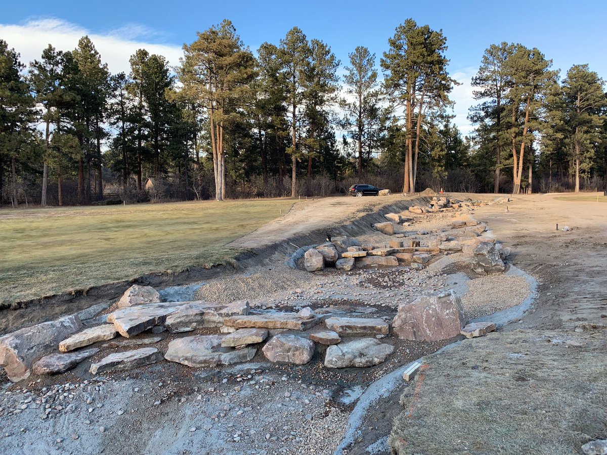 TotalTurfGS's tweet photo. Work continues on the new water features at Castle Pines GC, CO......nice to finally hear the sounds of running water! #ttgsinthewest https://t.co/e7x8m8VzkI