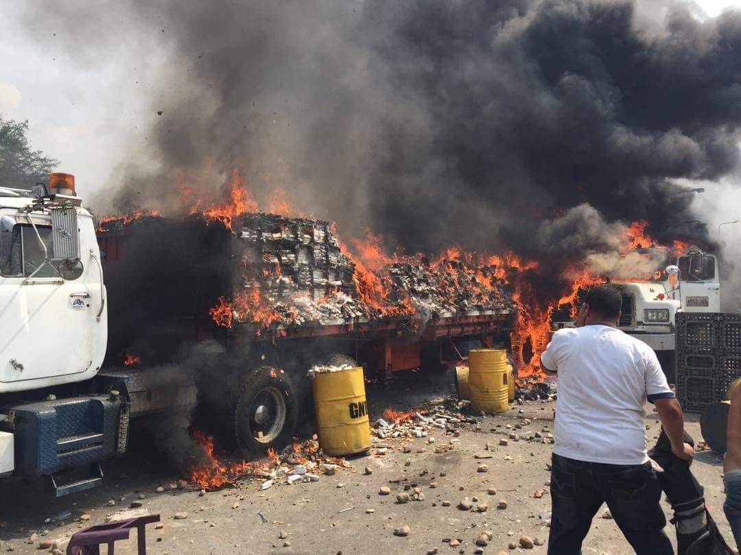 CompanionFoods's tweet photo. Our prayers go out to the people of Venezuela. Humanitarian efforts being destroyed. This is happening today in their borders. #careforhumanity #aidforvenezuela #godblessVenezuela https://t.co/8SgvMYnNbH