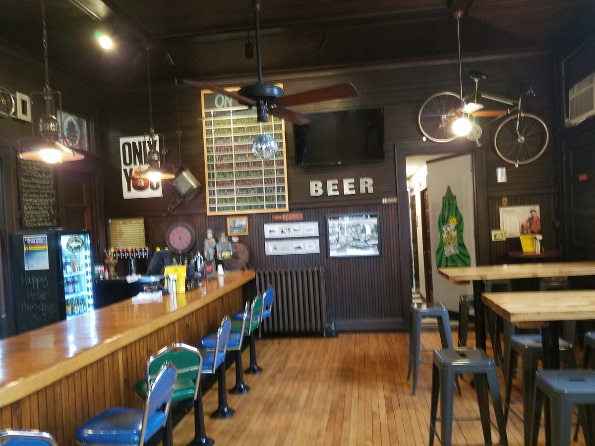 rboulware's tweet photo. Yinz know I love my food, whiskey & beer... should your travels take to to Saltsburg, #IndianaCo, check out Point Street tavern. A hidden gem. #food #beer. Cyclists welcome! @
https://t.co/dRI50ZpGCj https://t.co/f3ETSES74O