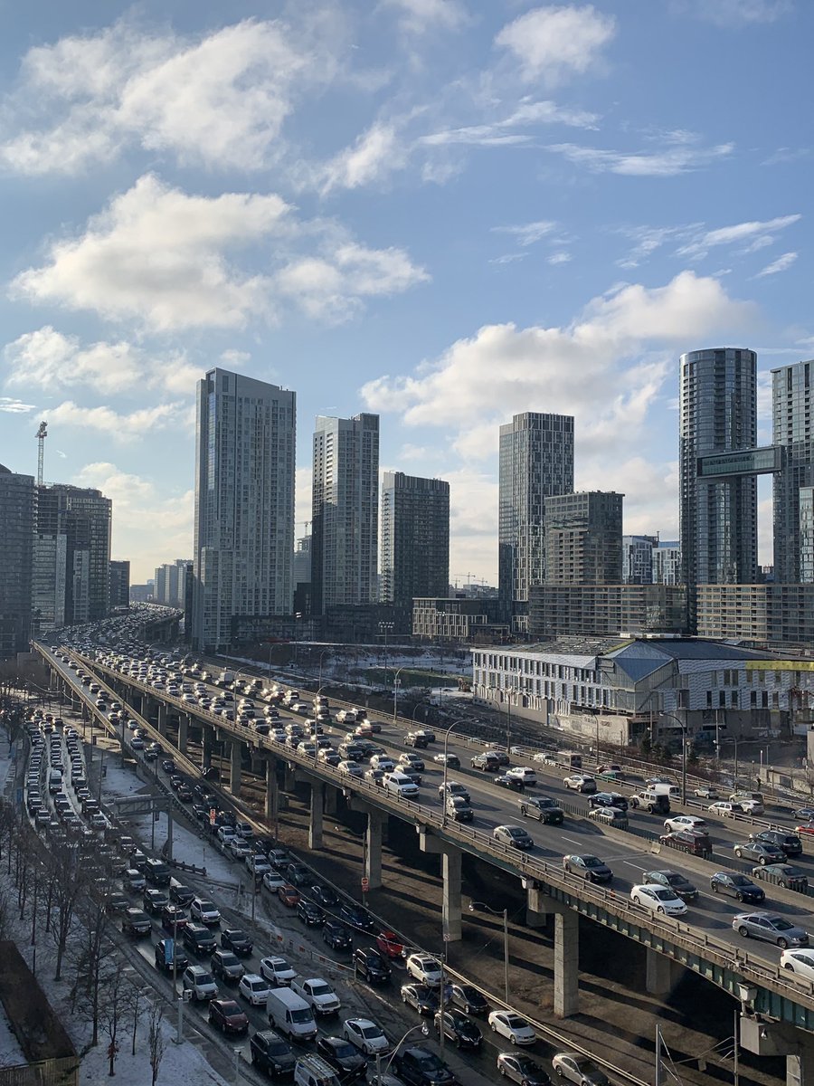 yjundi1's tweet photo. Crazy traffic on the Gardiner Expressway #TrafficAlertTO #traffictoronto @cityoftoronto https://t.co/6ssNrQHnKJ