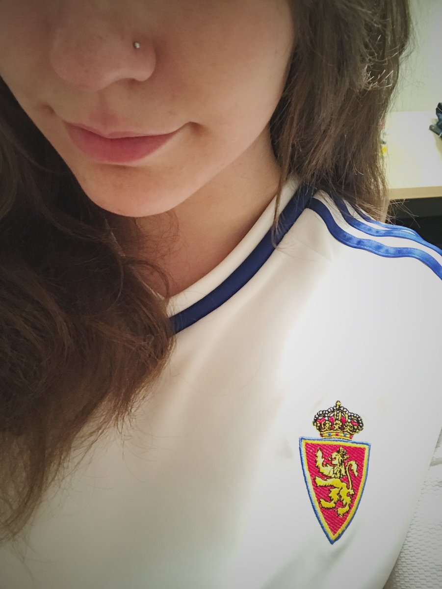 Erika_insa's tweet photo. ¿No os pasa que hay días en los que os sentís absolutamente orgullosos de ser del @RealZaragoza? A mí me pasa siempre. Pero hoy, después de haber perdido, aún me pasa más. Pocas cosas hay tan bonitas como ese escudo en el pecho. https://t.co/mZl8n4lelO