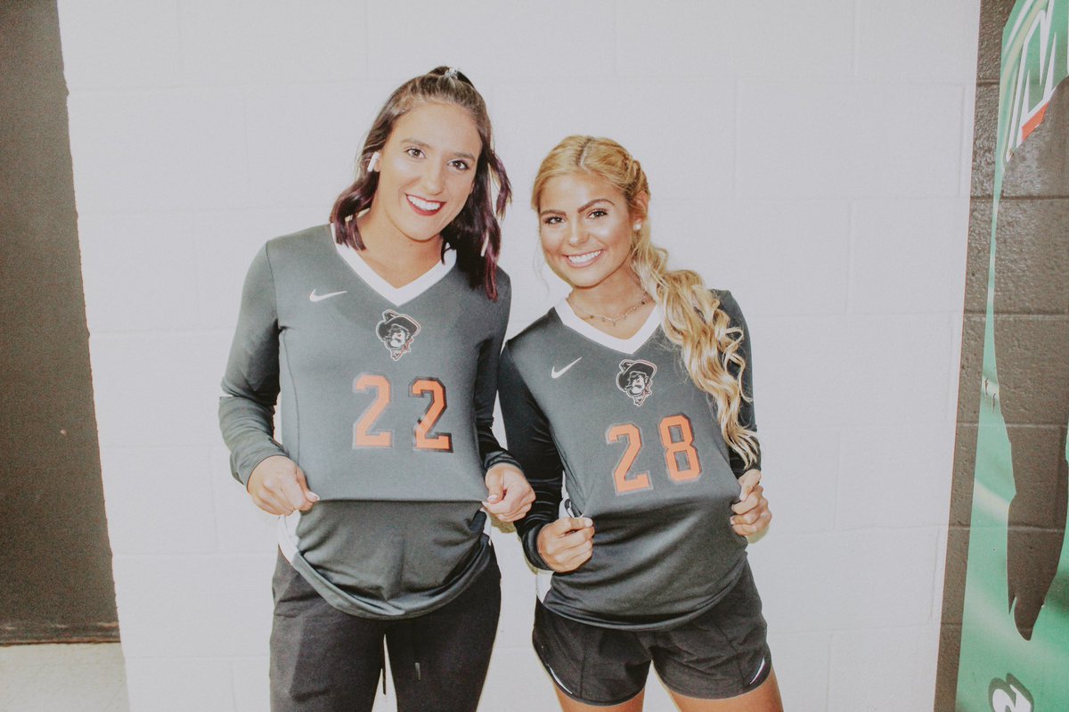 morgantbell1's tweet photo. just me &amp; my girls STUNTin’ 🤩 #gopokesbaby https://t.co/UyfXYWZHPw