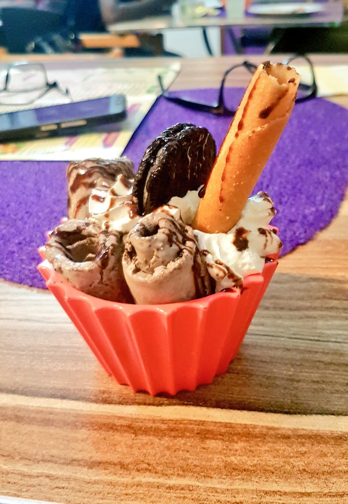MarchesdElodie's tweet photo. Donc ce soir, on a testé:
- Les grillades de l'Atelier Francine Lenteu
- Les glaces au yaourt de @freezcream237
Cc @Snuggig_
Merci @Ledawa pr le code de réduction chez FreezCream.
Le verdict bientôt sur mon blog.
#DansMesMarches
#LesMarchesdElodie
#Snuggig
#Lifestyle237 https://t.co/v7ib5str6q