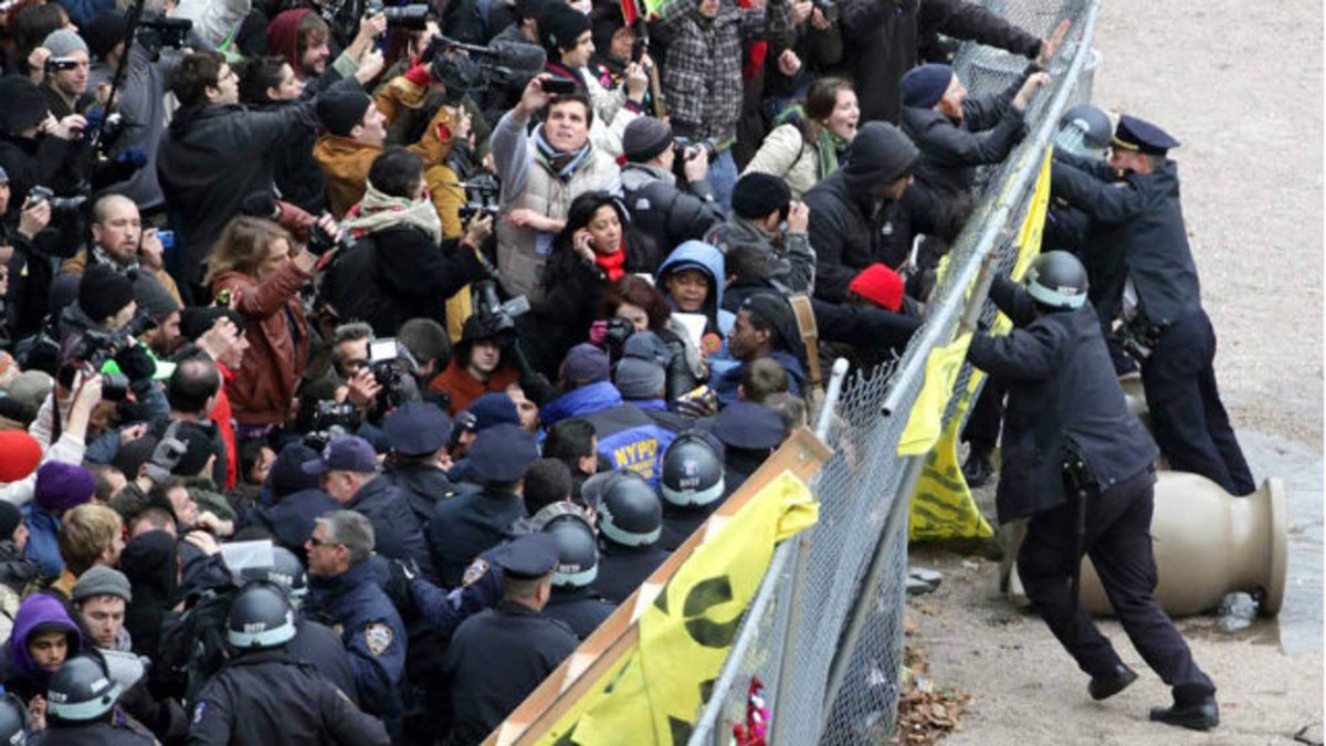 liaisonshq's tweet photo. In March authors from Japan, Mexico, Montreal &amp; NYC will do a small Mid-Atlantic tour to discuss the global populist surge, and our recent book published by @CommonNotions, "In the Name of the People." Baltimore, please join us at @redemmas on Sat 3/9: https://t.co/DmEHLBE2bo https://t.co/fNCCoEwXFc