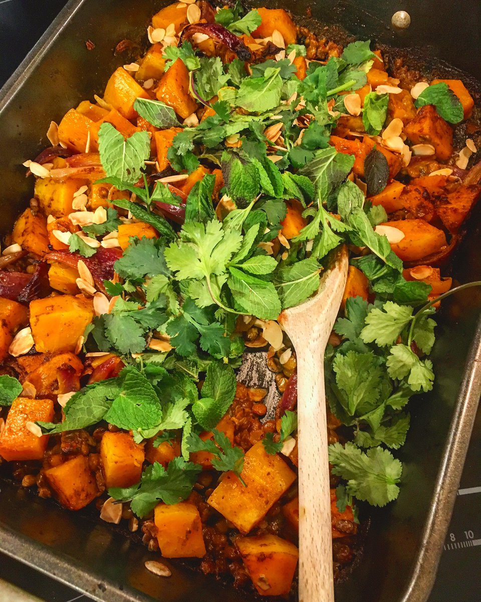 Hayleydaviez's tweet photo. Our Saturday night #fakeaway is a @donnahay recipe from @YouMagazine 3rd February 2019 This is Tray-Roasted butternut squash & lentil korma #curry #meatfreesaturday #vegetarianrecipes https://t.co/4mY7YMx4CQ