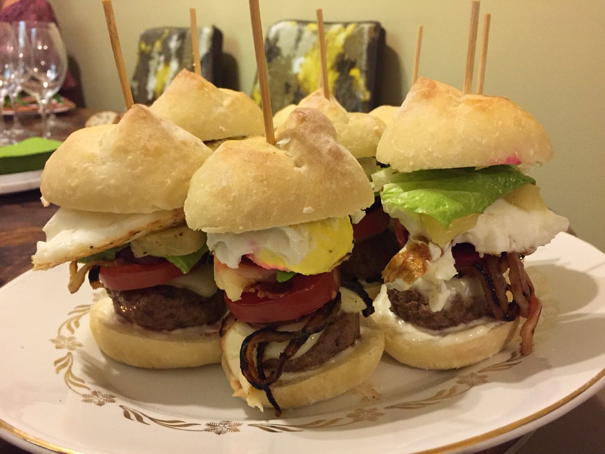 EdgyLassie's tweet photo. I hosted my #winetasting group last week&did a โWine & Food of the Worldโ theme where we each brought an appy& #wine from a different country. Since Iโve lived in Australia twice, I made mini #Aussieburger sliderโs โwith the lotโ @Lake_Bakery did custom.. https://t.co/U0V9m0UQf6 https://t.co/VoG6HPyPi3