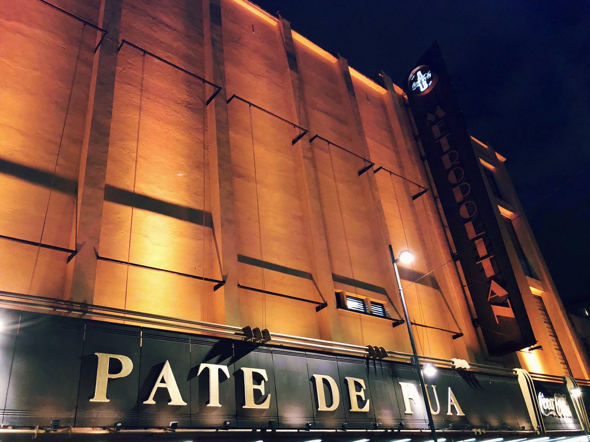 TMetropolitanMx's tweet photo. 🎶Lévame, llévame en un beso donde no hay principio ni final 🎶

Les damos la bienvenida a esta noche tan especial ⁦@patedefua⁩ llega a nuestro escenario con su inigualable mezcla de estilos para celebrar junto a sus fans 13 años de hacer historia ! 
Que se diviertan!🤟🏻😎 https://t.co/MlTB8r5n21