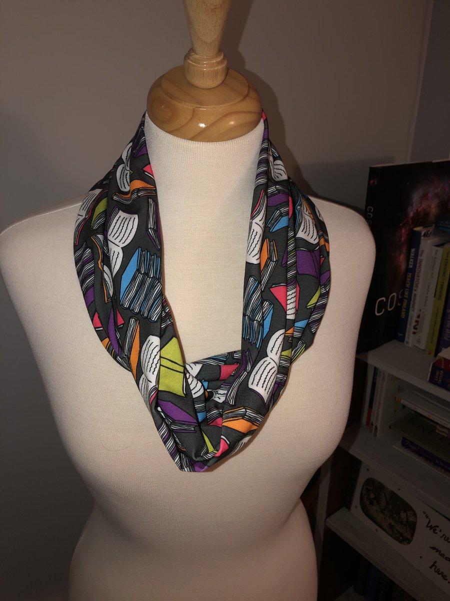 mariamadedis's tweet photo. I made dis. I love this fabric! #infinityscarf #singlewrap #bookish #imadedis https://t.co/uEf08SqvFW