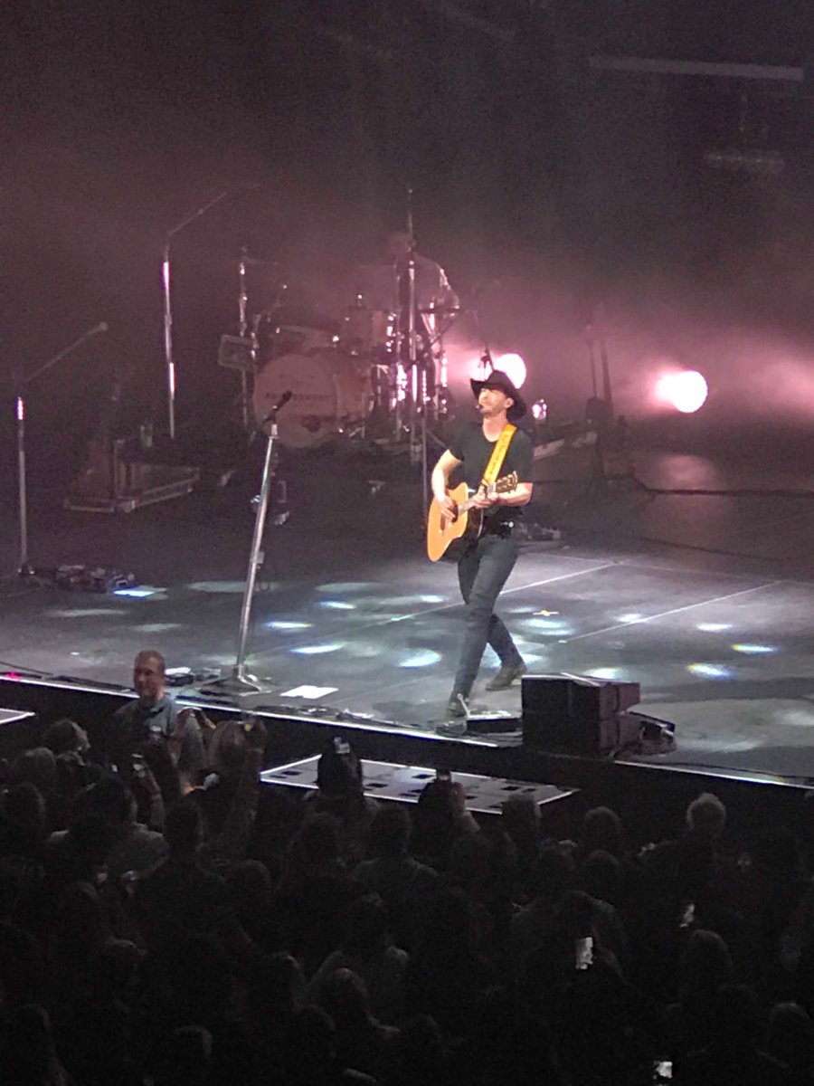 DoctaKen's tweet photo. @paulbrandtโฉ had the crowd on their feet from the beginning. Hit after hit after hit after hit! #TheJourneyTour in London โฆ@BudGardensโฉ #RoPower #HighValley #JessMoskaluke #HunterBrothers https://t.co/4wjGbzzE5r