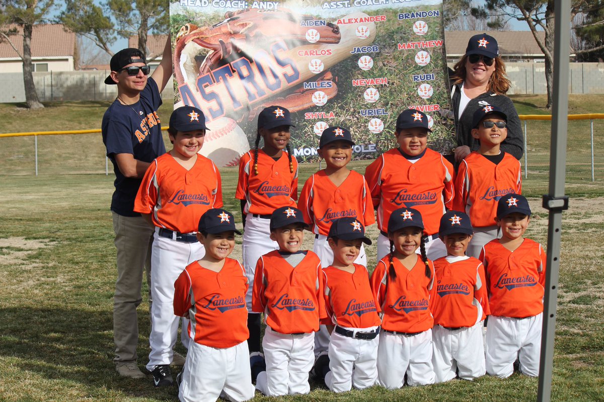 AArvizu93's tweet photo. My lil squad, looking forward to what this season brings us⚾️ #CoachAndy https://t.co/31EvRCL81y