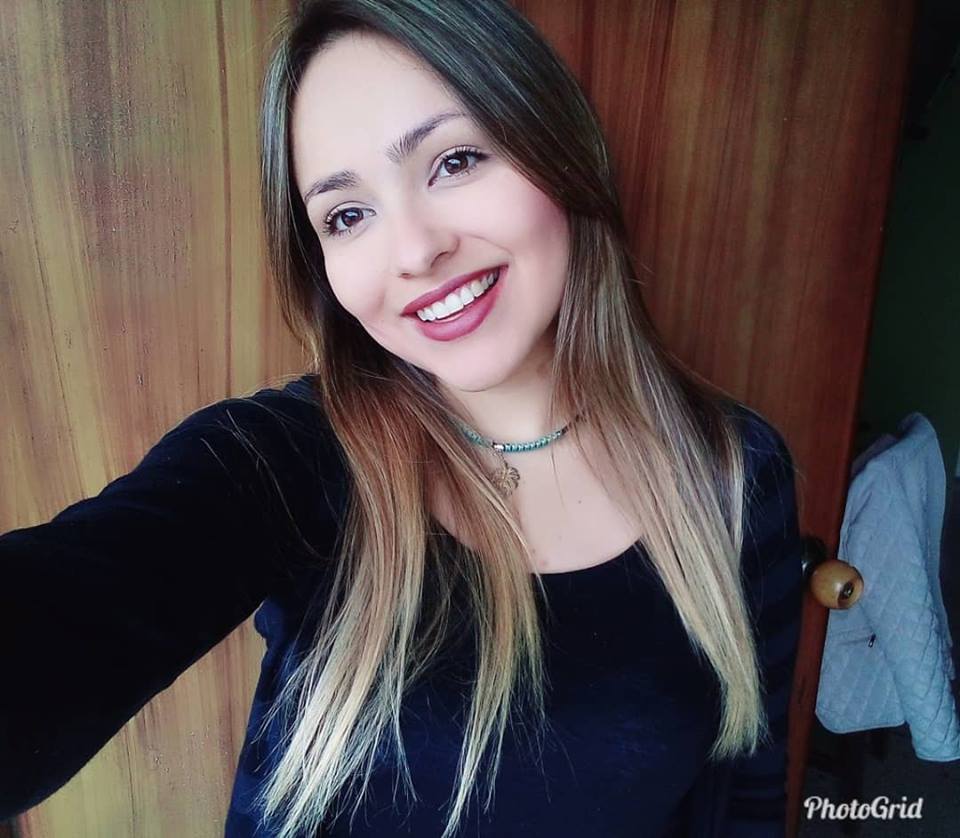 YuliAleCh's tweet photo. La sonrisa es una ventana abierta al mundo 🥰 https://t.co/PPIAt8Ewiz