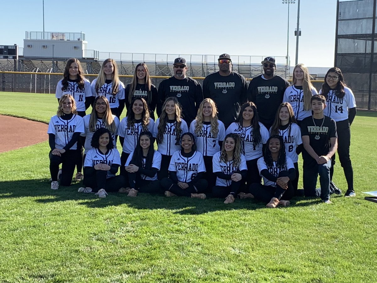 verradosoftball's tweet photo. Varsity Vipers! #weready #2019 https://t.co/yqITNmAJ4X