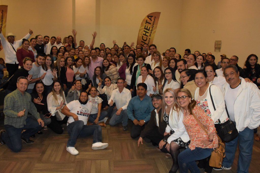 PuchetaOficial's tweet photo. Reunirme con mis amigos es siempre un motivo de alegria. Dios los bendiga! https://t.co/kjRZxCAtPC