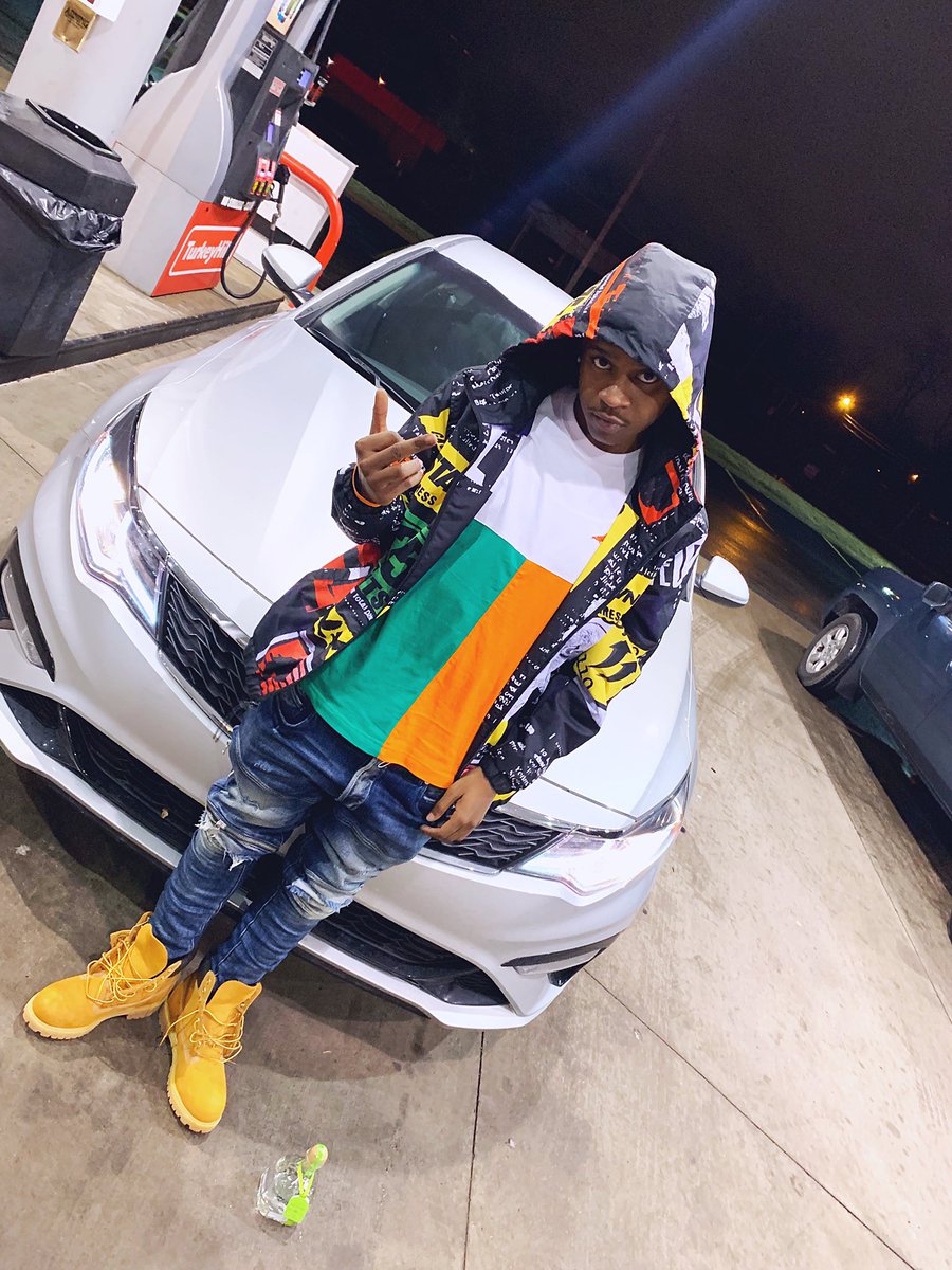 DreSavagee's tweet photo. Jus hit a nigga bitch I ainβt gone spill the tea , said he a ham she tryna build wit me #Heavycheckππ½ https://t.co/dTJ1KZvwqP