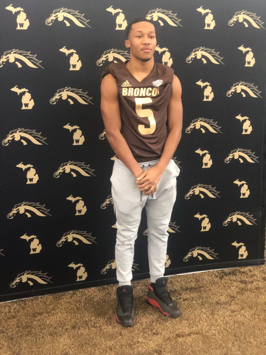 LJ__5's tweet photo. Had a great first visit at Western Michigan University!!!Special thanks to @EDGYTIM @SinqueTurner @BillySurvillion @AllenTrieu @CoachJoshBlair @JA_Adams06 And the rest of the Western Michigan staff for this football opportunity!! #letsride20🐴 https://t.co/fR6gOjLQP8