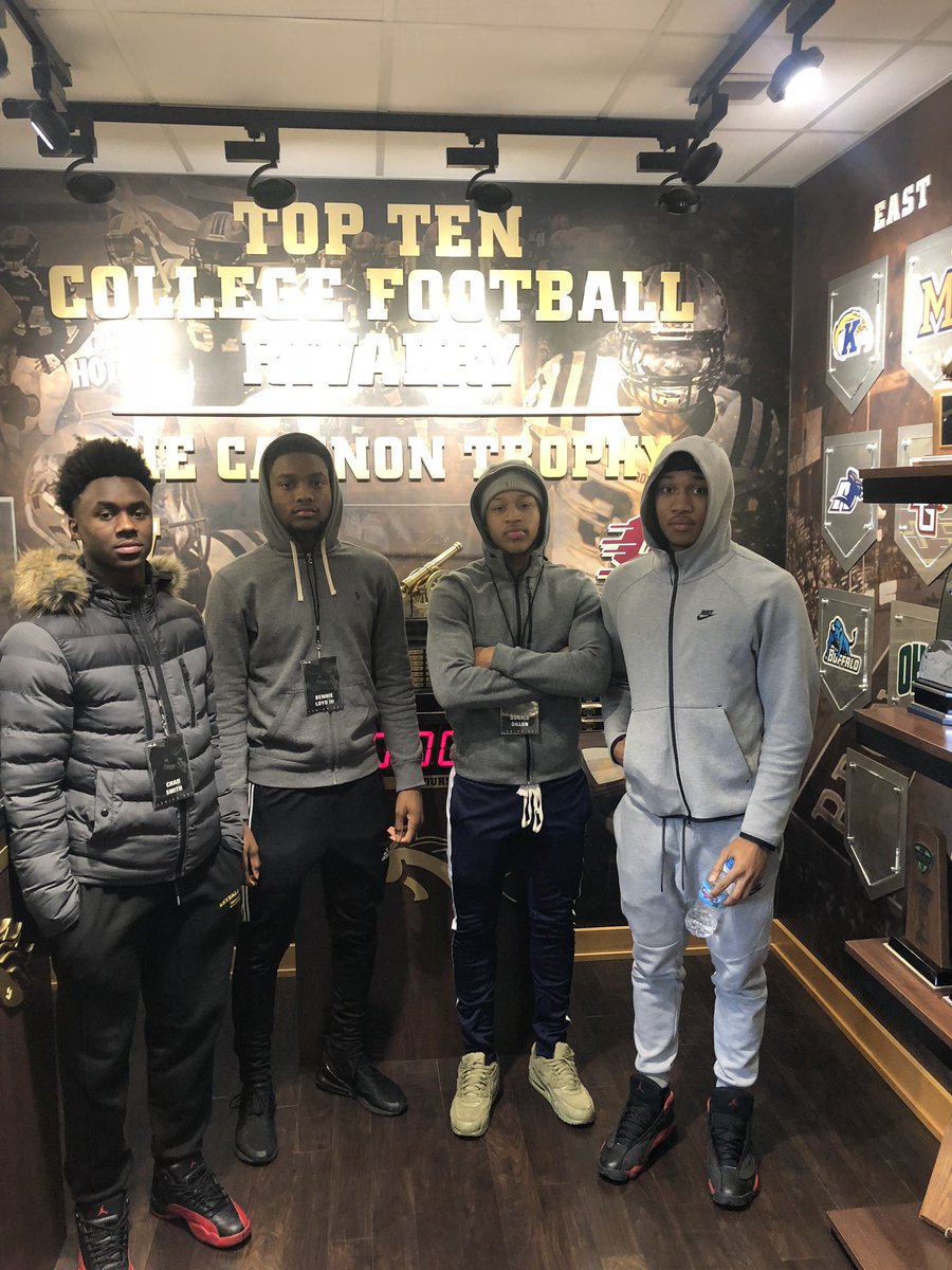 Had a great first visit at Western Michigan University!!!Special thanks to <a href="/EDGYTIM/">Timothy “EDGYTIM” OHalloran</a> <a href="/SinqueTurner/">Coach Turner</a> @BillySurvillion <a href="/AllenTrieu/">Allen Trieu</a> <a href="/CoachJoshBlair/">Coach Josh</a> <a href="/JA_Adams06/">James Adams</a> And the rest of the Western Michigan staff for this football opportunity!! #letsride20🐴