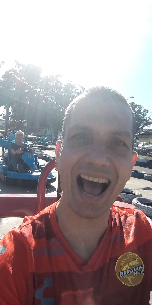 el_cut's tweet photo. Traje los niños a los karts #AlanCut https://t.co/L5IaAhBM8W