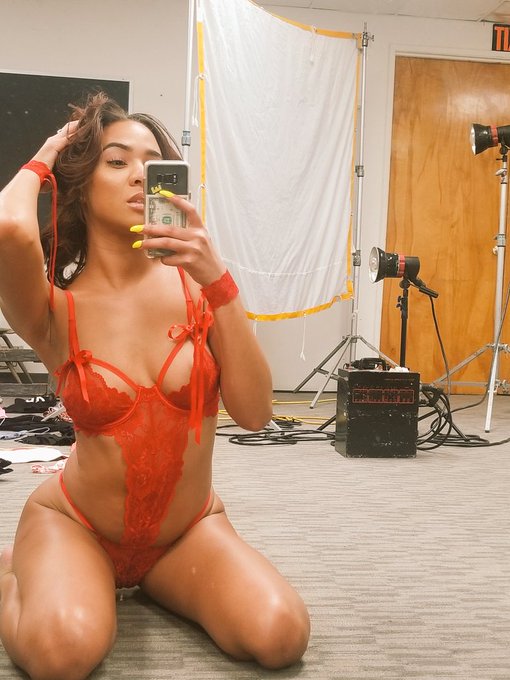 Book me! https://t.co/4woR5HrMdF