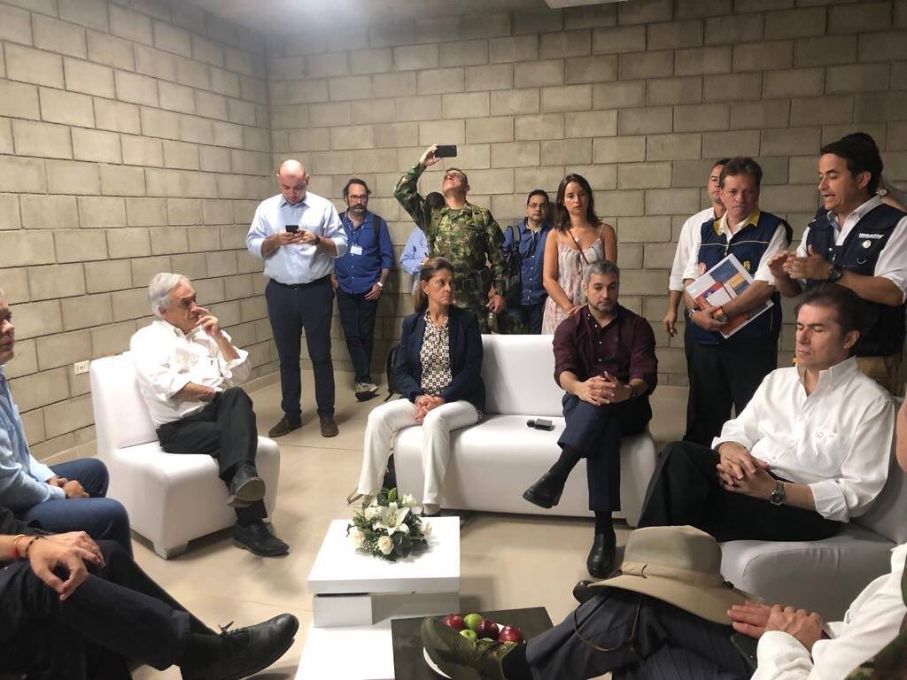 dcabellor's tweet image. Las caras de la derrota, no logramos sacarle una sonrisa, ni para la foto, es la cara de la traicion a la Patria y a los Pueblos, me los imagino esperando la llamada de su jefe del norte reclamándoles su ineptitud. Lo volvemos a repetir. Nosotros Venceremos!!