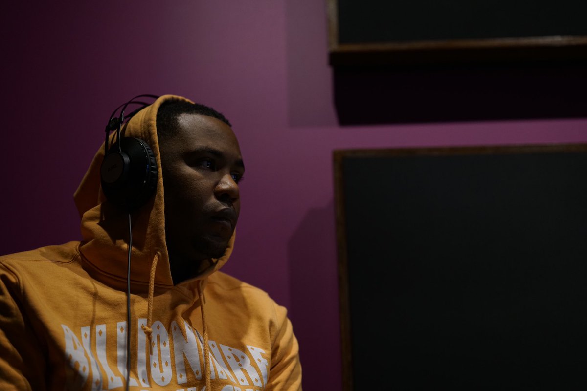 PVTSTCKSTUDIOS's tweet photo. 🎧🎧🎧 #pvtstckstudios | 📸: @HeavyButLite https://t.co/vLyewinUFJ