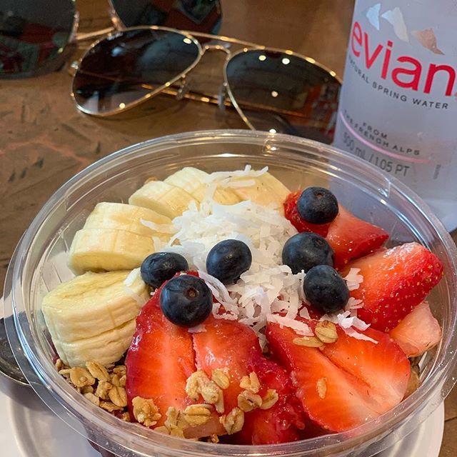 melswarner's tweet photo. Enjoying some fresh eats 🍓 🍌
.
.
.
#goodeats #healthyfood #yum #familyvacay #miami #goodday https://t.co/P7PwMnZ0pk https://t.co/iptL8t4255